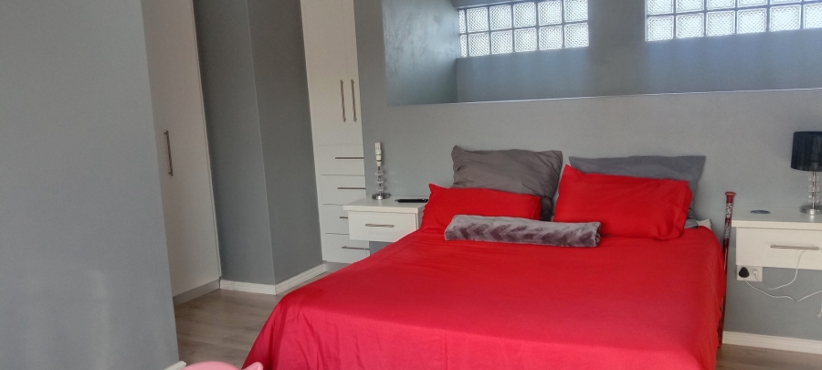  Bedroom Property for Sale in Pelican Park Western Cape